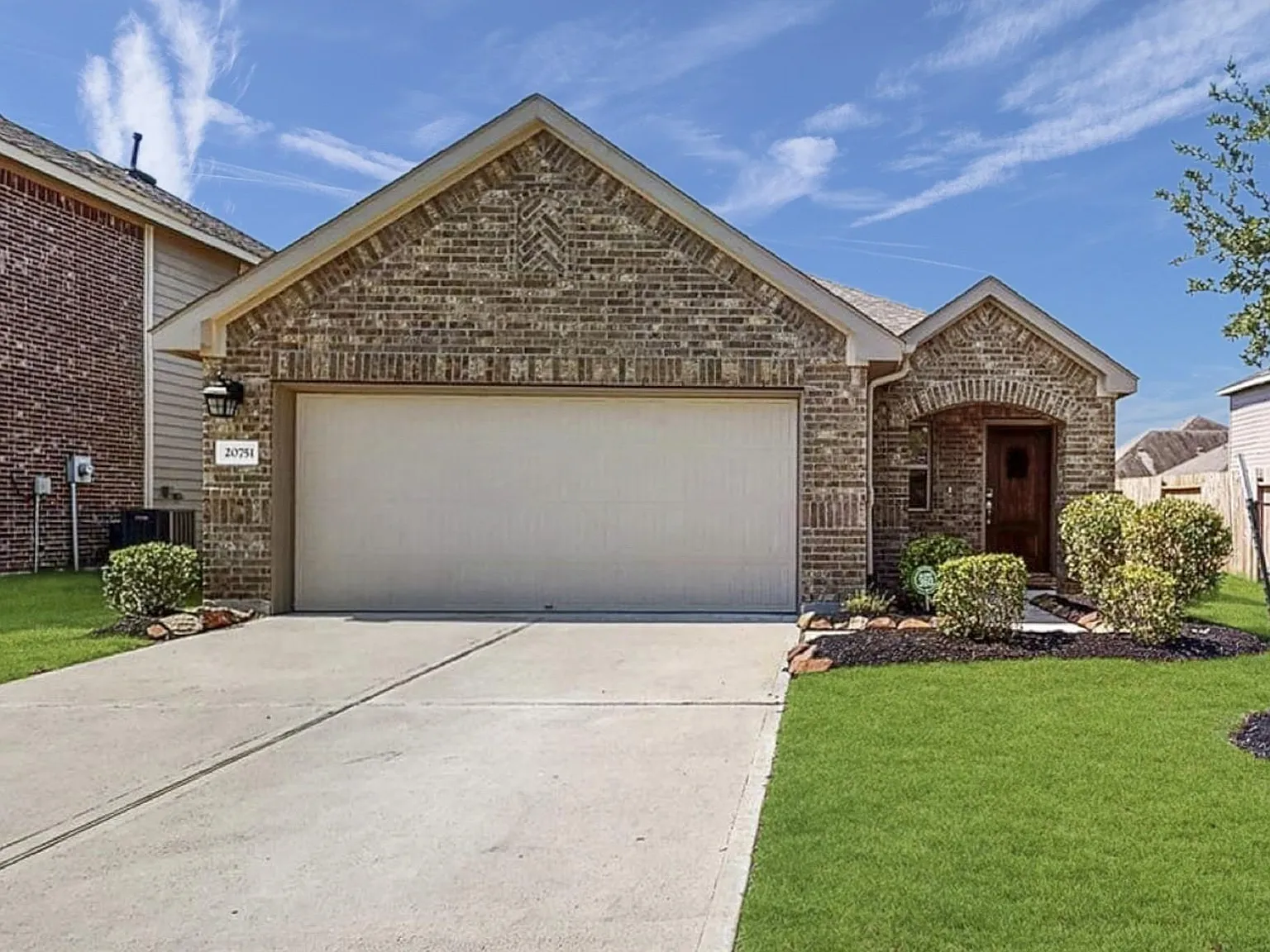 4 bed, 2.0 bath, 1558 sqft, $2,095 — Photo 1