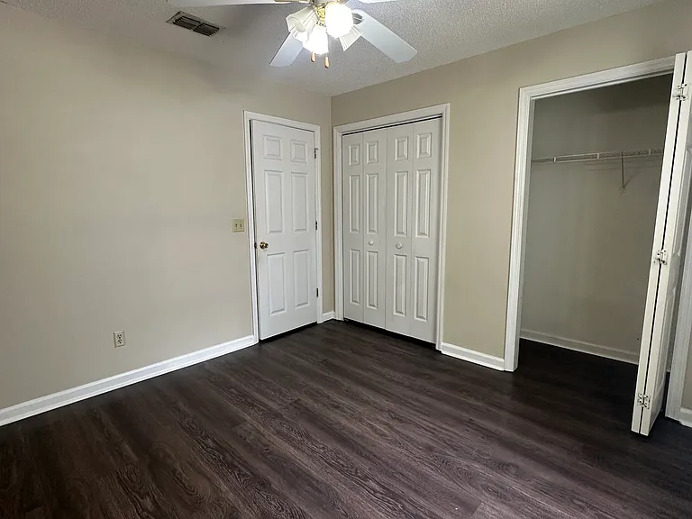 140 Talbot Ct #140 — Photo 8
