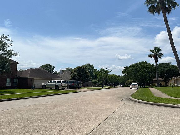 4th image of 2546 Acadiana Ln