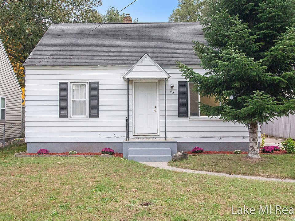 1st image of 42 47th St SE