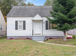 42 47th St SE, Kentwood, MI 49548