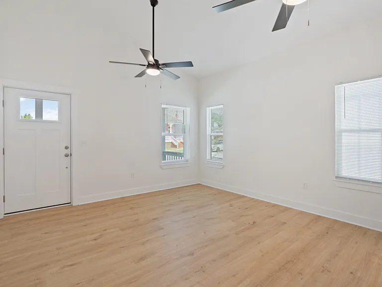 418 N C St — Photo 16