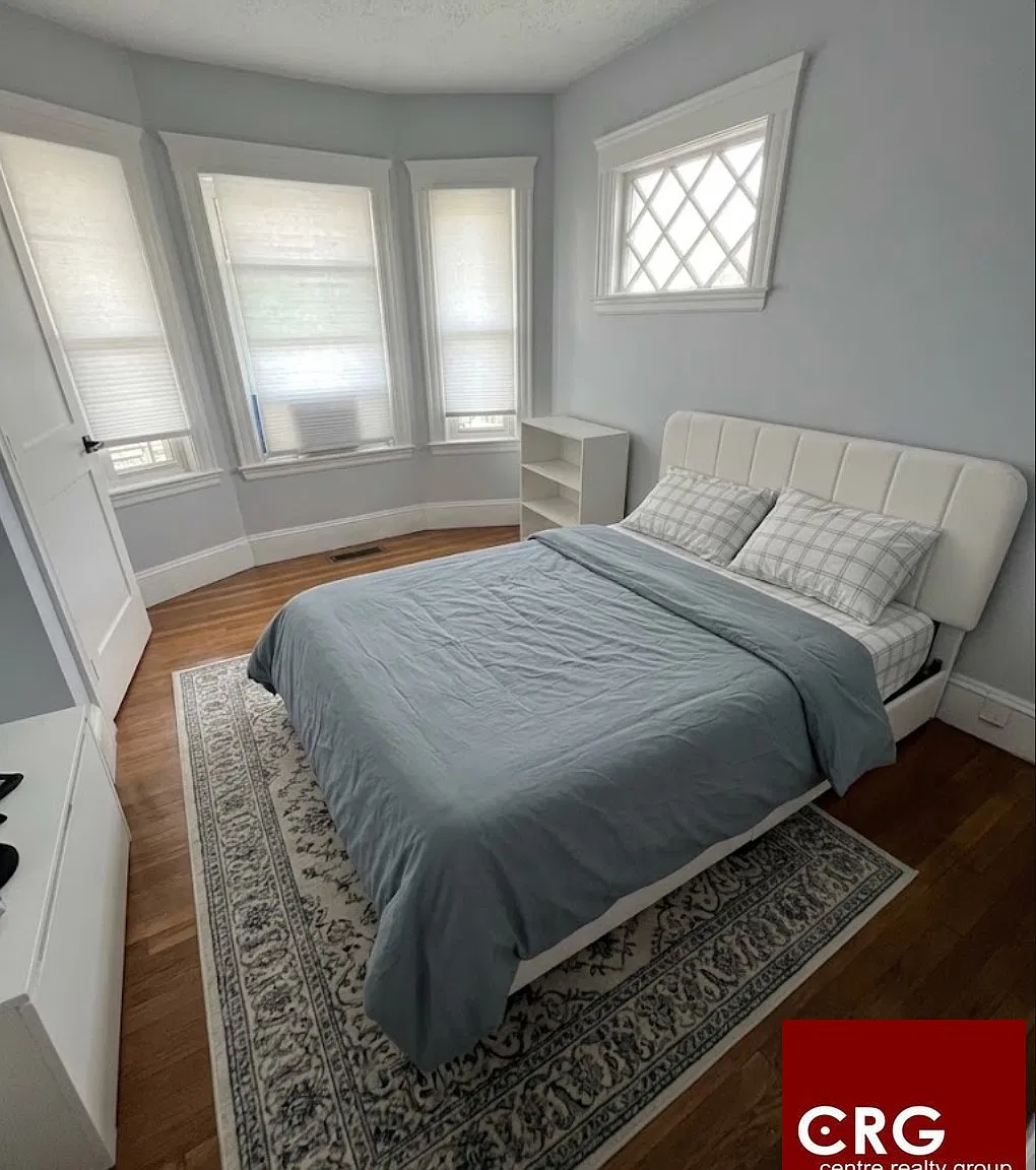 4 bed, 1.5 bath, $5,400 — Photo 3