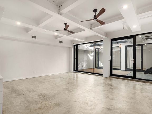 3rd image of 131 Wythe Ave #1R