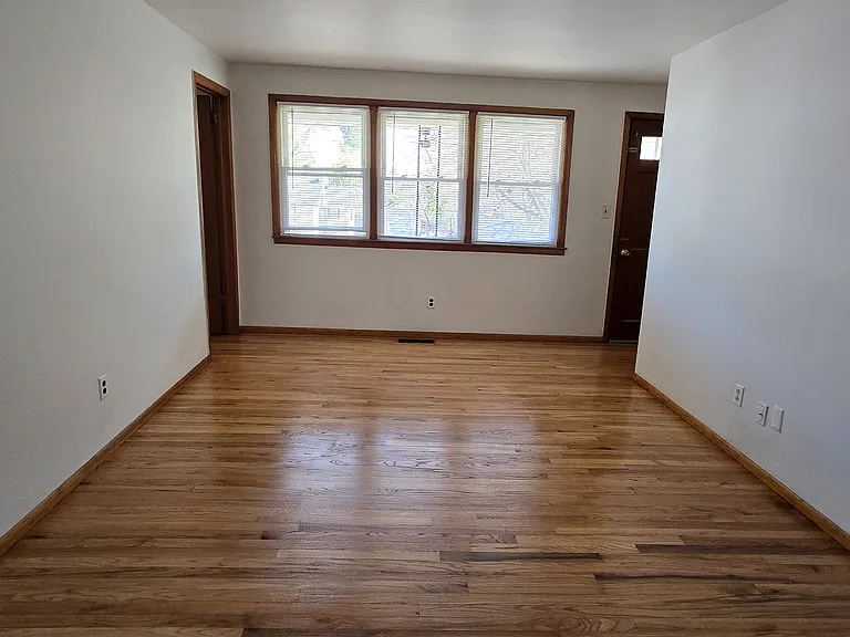 1385 Nottingham Way #6 — Photo 9