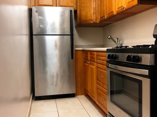 23-50 Waters Edge Drive image 1 of 9