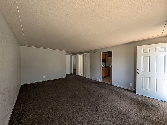 4th image of 729 Emporia St