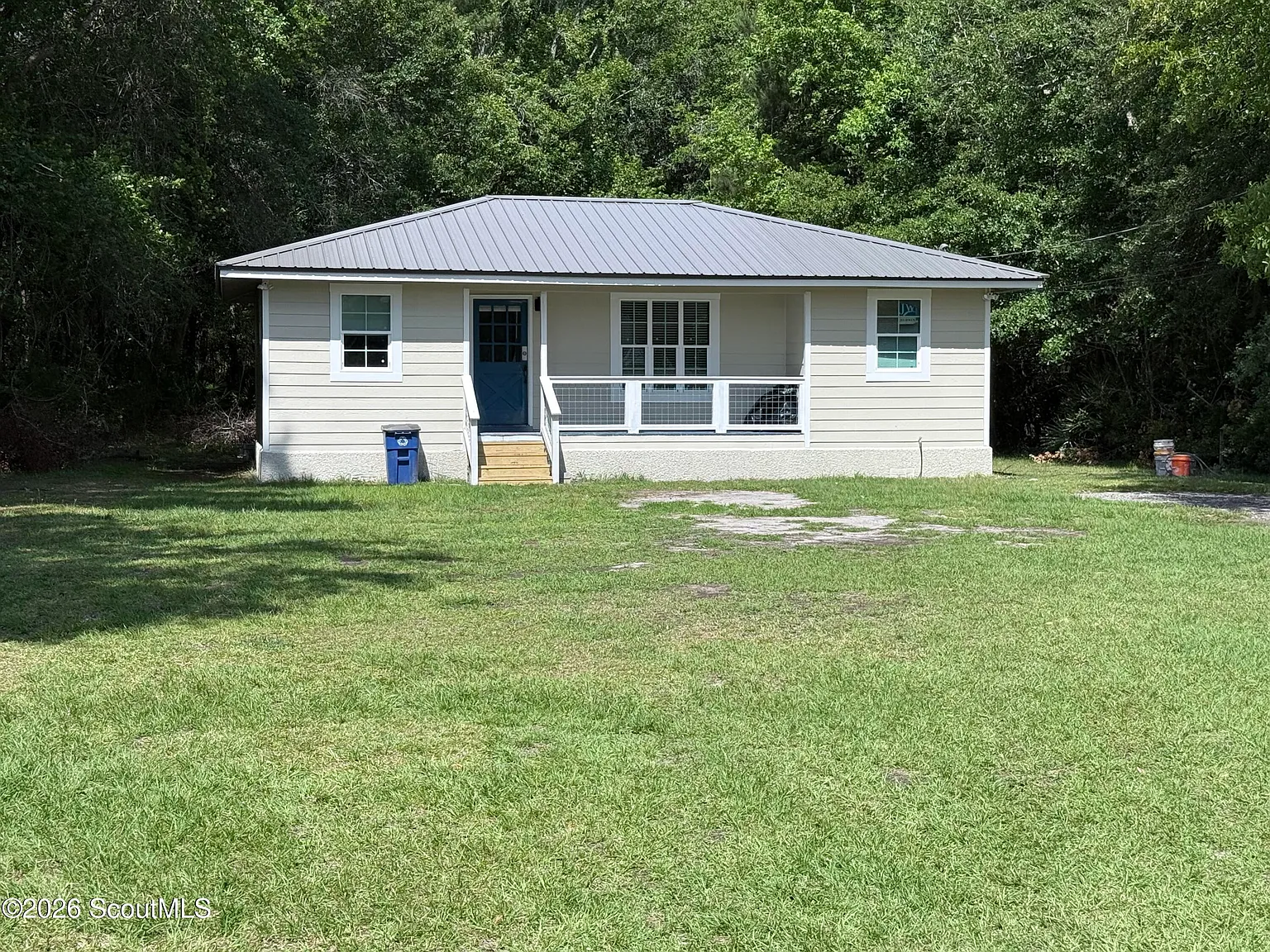 3 bed, 1.0 bath, 916 sqft, $2,200 — Photo 2