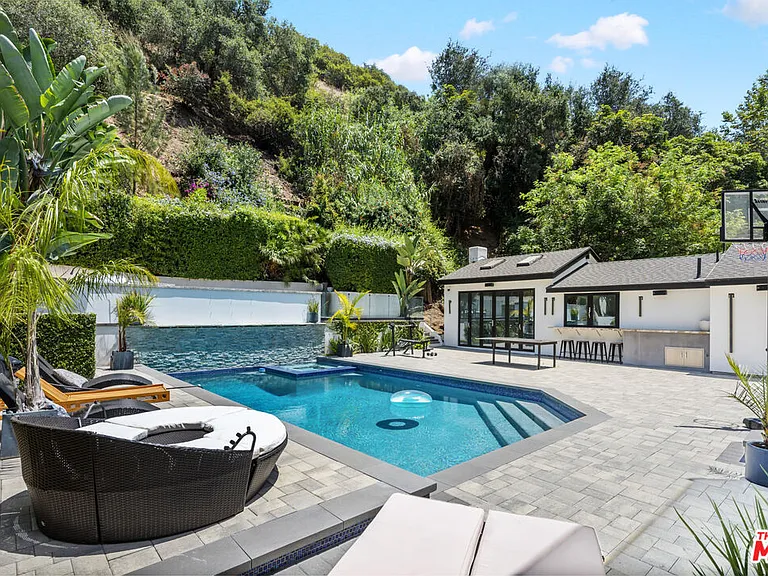 1750 N Beverly Glen Blvd — Photo 3