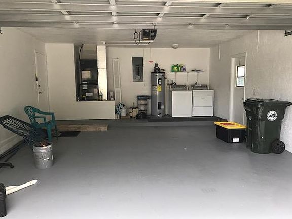 5th image of 833 Berkshire Dr