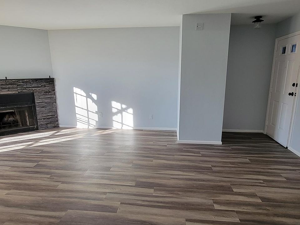 1st image of 15402 N 28th St Unit 107