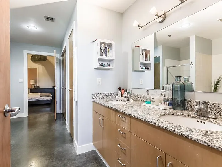 210 W 5th St #201 — Photo 11