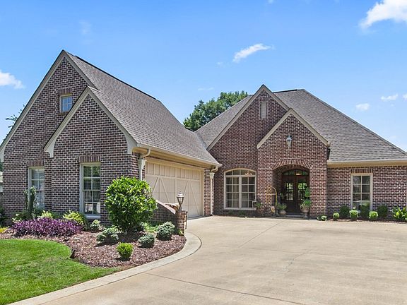 2nd image of 762 Cambridge Ln