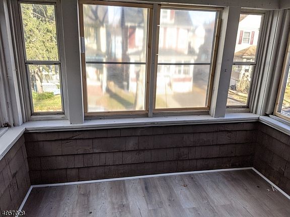 3rd image of 15 Olive St Floor 2