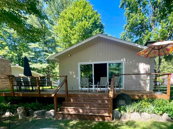 3878 Four Seasons Dr, Gladwin, MI 48624
