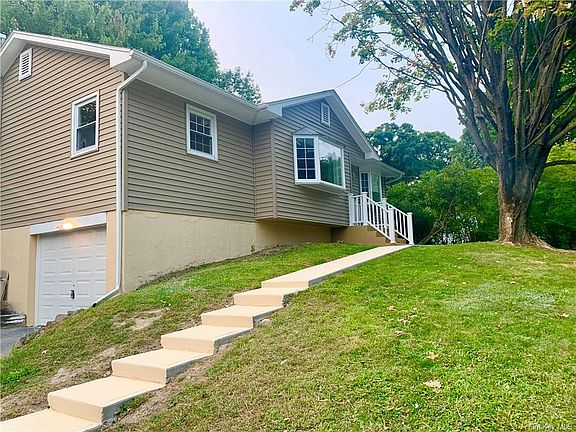 3rd image of 7 Bonnie Brae Dr