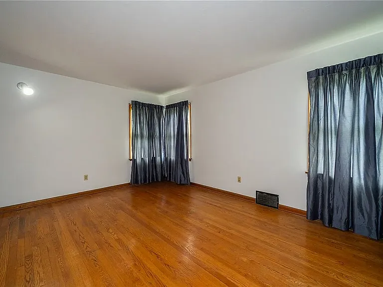 110 Parker Dr — Photo 7
