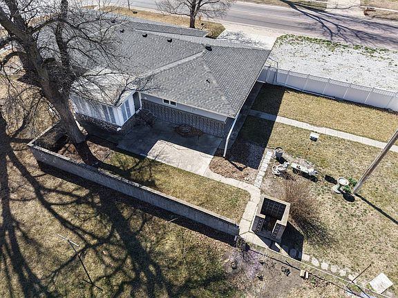 4th image of 417 Johnson St