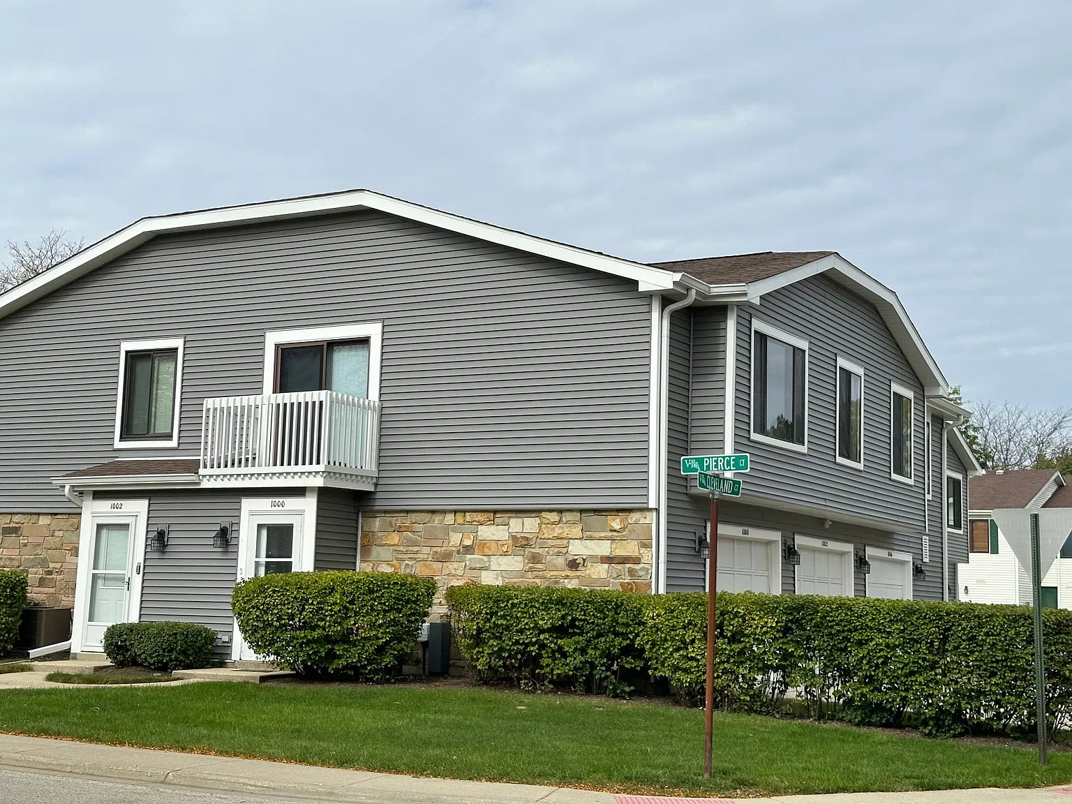 3 bed, 1125 sqft, $2,550 — Photo 2