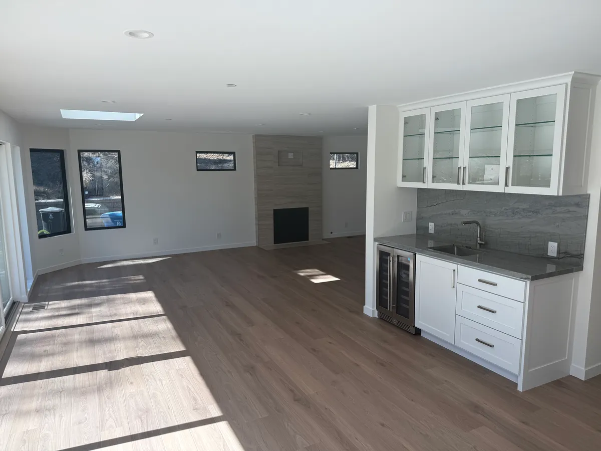 Living Room - Wet Bar - 3021 Alcazar Dr