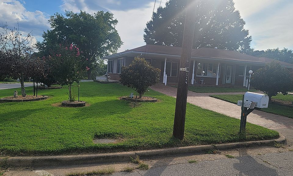 2nd image of 505 Ferry Rd