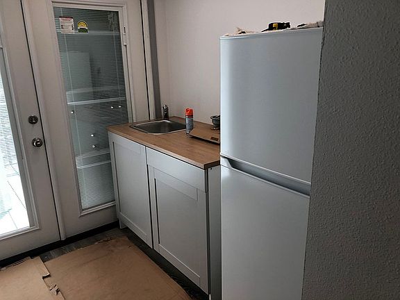 4th image of 207 S Sabinas St