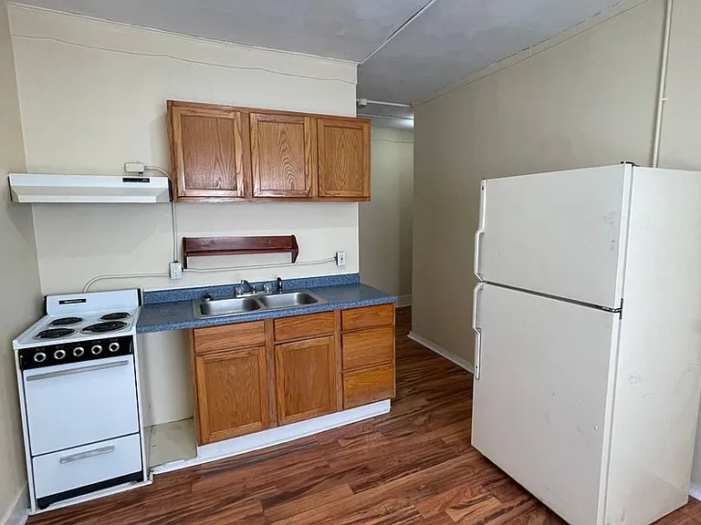 Whitestone Manor Apartments — Photo 3