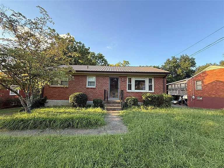 330 Melpar Dr — Photo 2