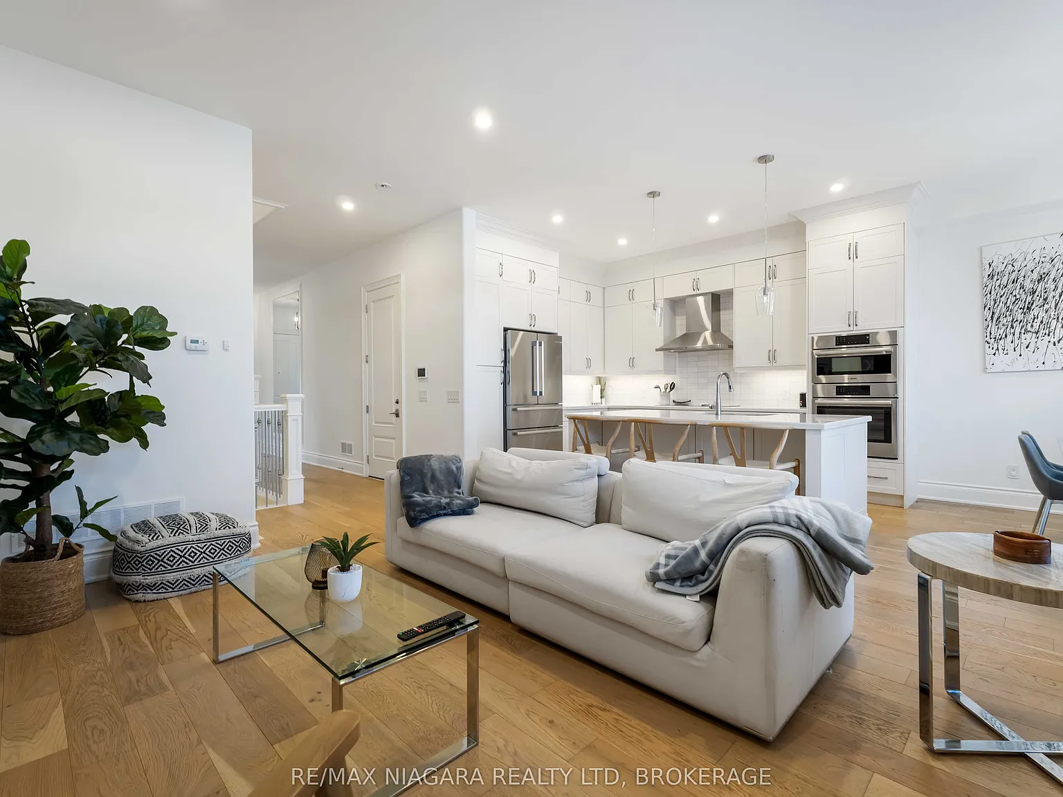 2 bed, $3,500 — Photo 1