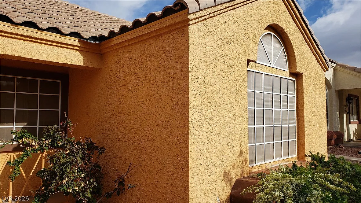 3 bed, 2.0 bath, 1425 sqft, $1,925 — Photo 2