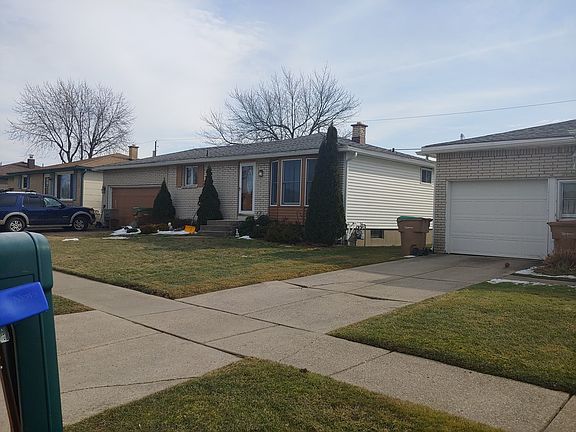 2nd image of 95 Castlewood Dr