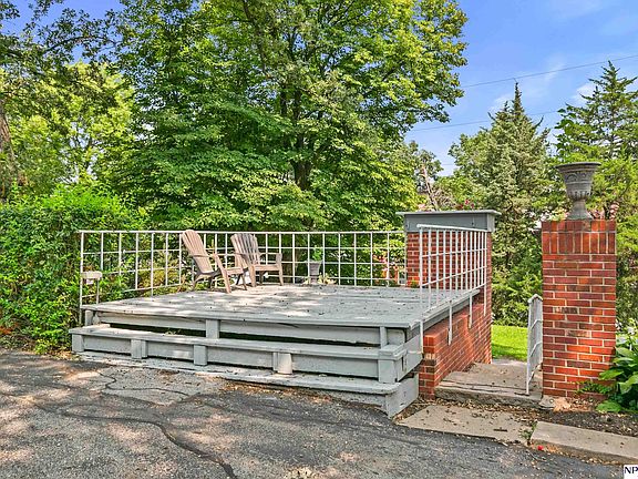 3rd image of 3621 Leavenworth Ct