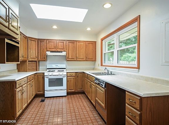 5th image of 2200 Heron Ct