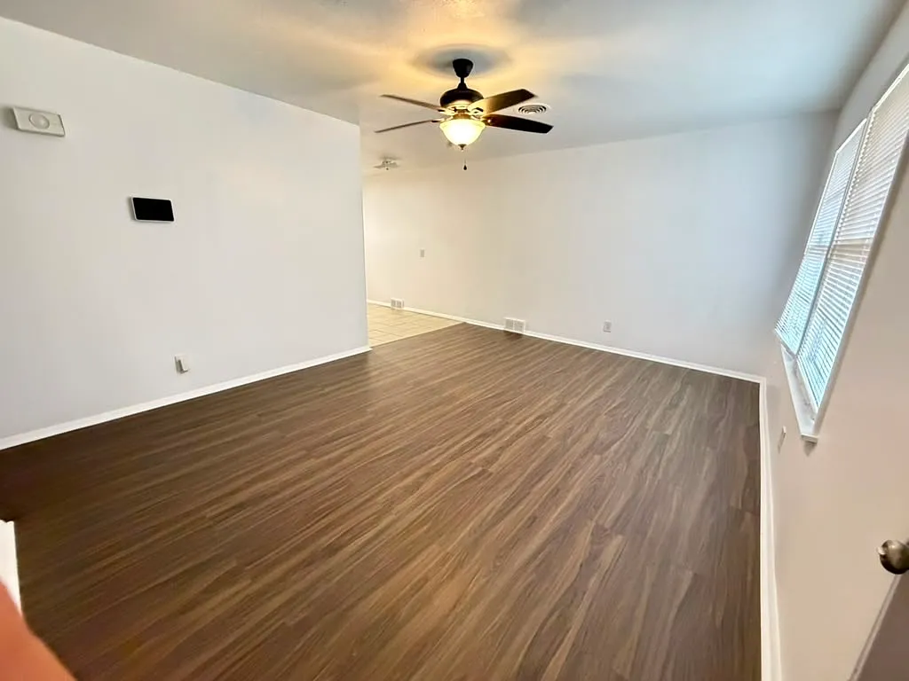 3 bed, 1026 sqft, $900 — Photo 2