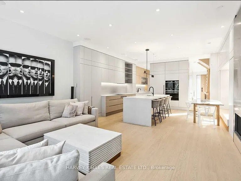 43 Summerhill Ave — Photo 13