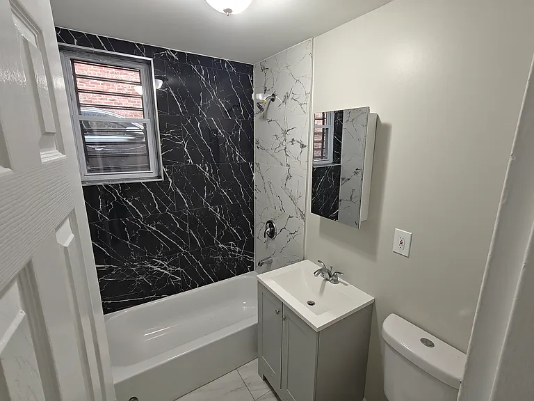 48 Carteret St #5B — Photo 2