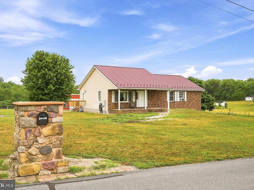 1st image of 270 Falcon Dr