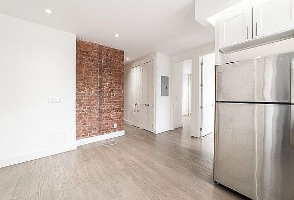 3rd image of 77 Varet St APT 20