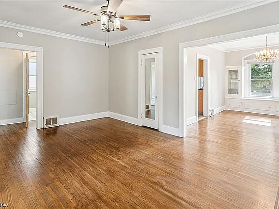 4th image of 1541 Warren Rd