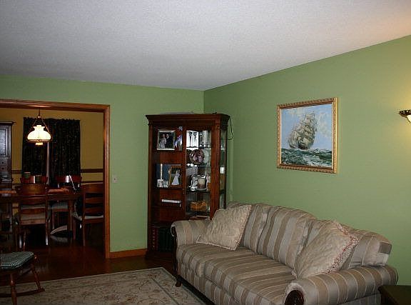 3rd image of 1118 S Dogwood Dr
