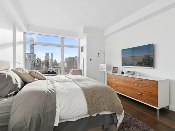 400 East 67th Street image 11 of 29