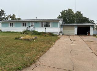 4 Oak Ridge Rd, Superior, NE 68978