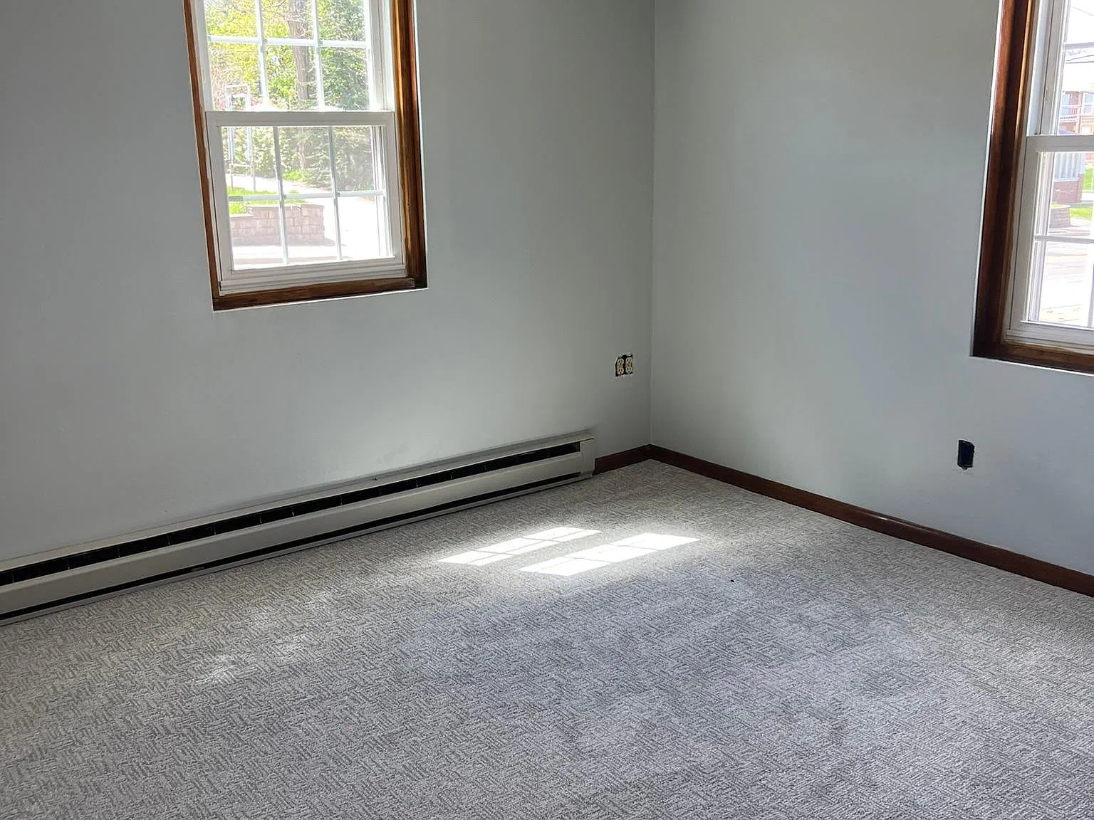 1 bed, 900 sqft, $1,050 — Photo 2