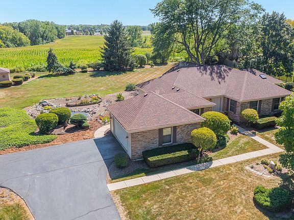 3rd image of 28W121 Cantigny Dr