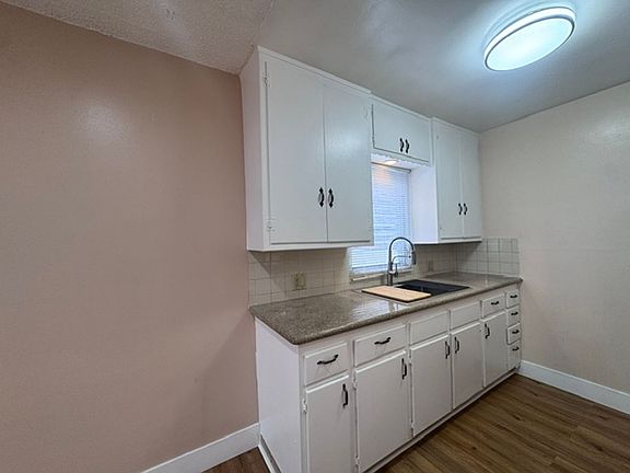 5th image of 920 E 6th St APT 10
