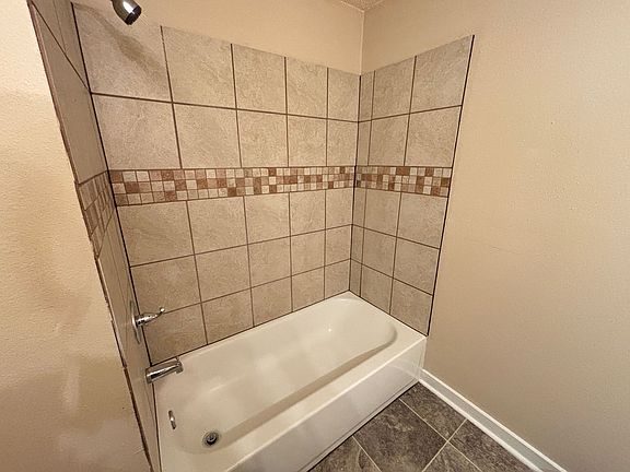 5th image of 5009 W 55th St