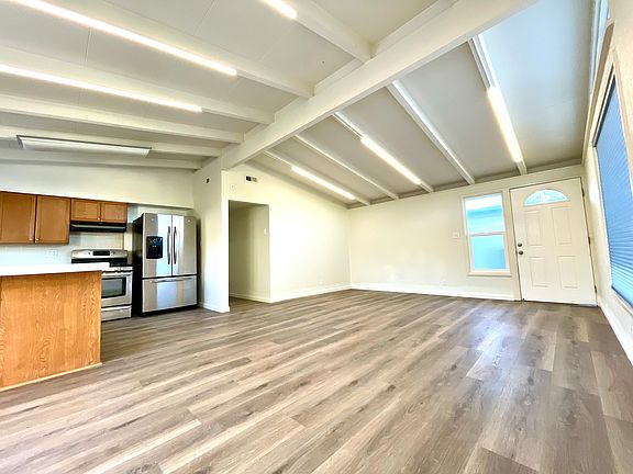 5th image of 379 Greenlake Dr