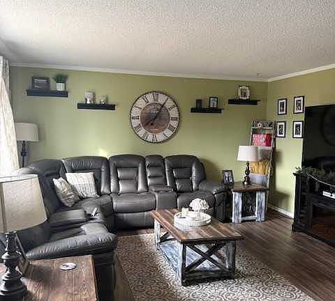 4th image of 11510 Manning Cres