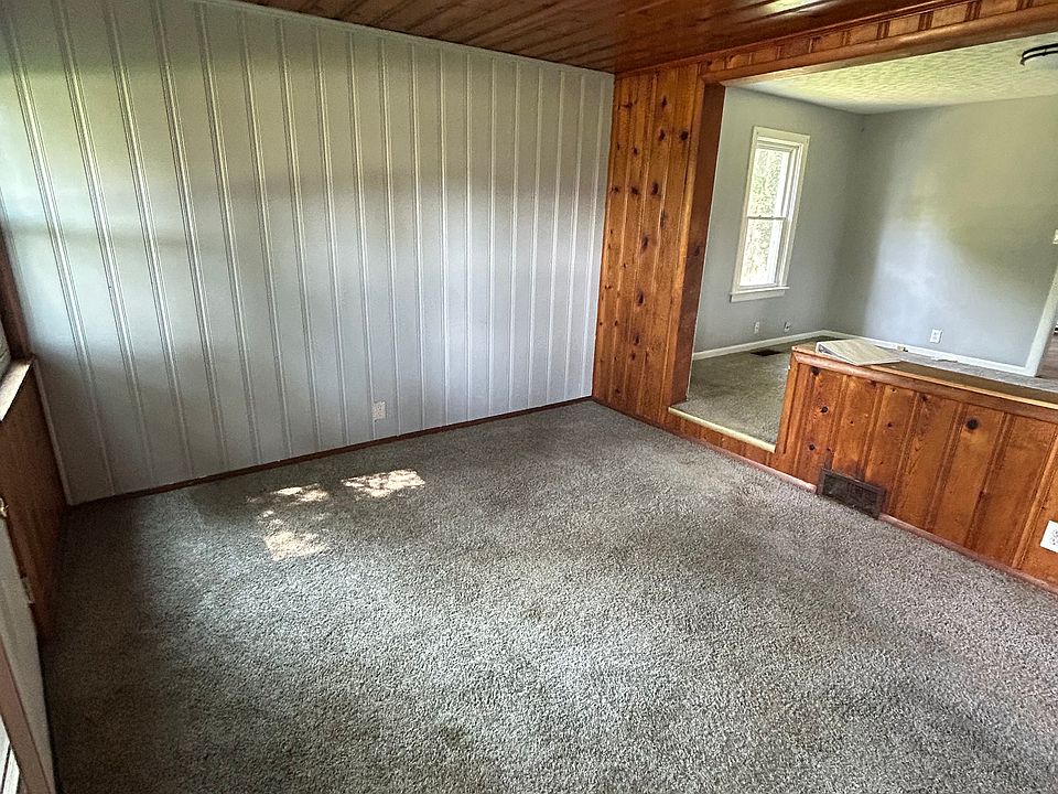 2nd image of 1761 S Alvord Blvd