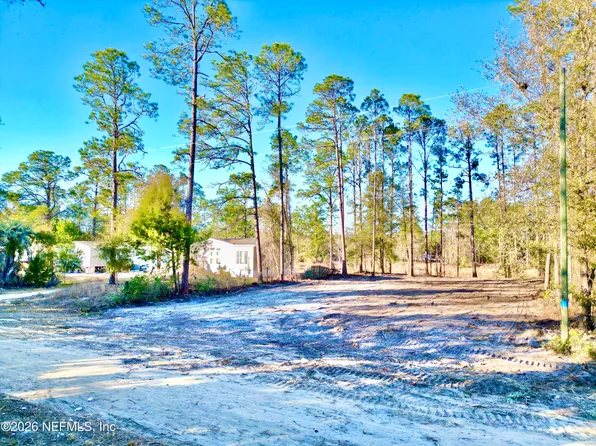 104 HOWARD Drive, Interlachen, FL 32148